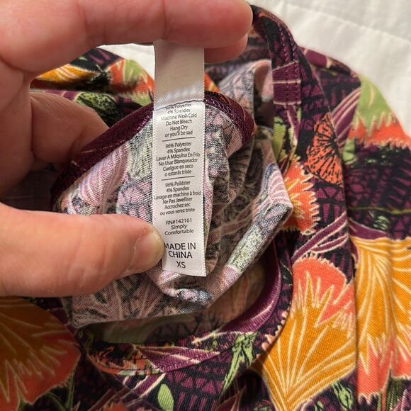 LuLaRoe XS Classic Floral Purple Black Green Gold Orange Short Sleeve Crew Tee - Picture 9 of 9